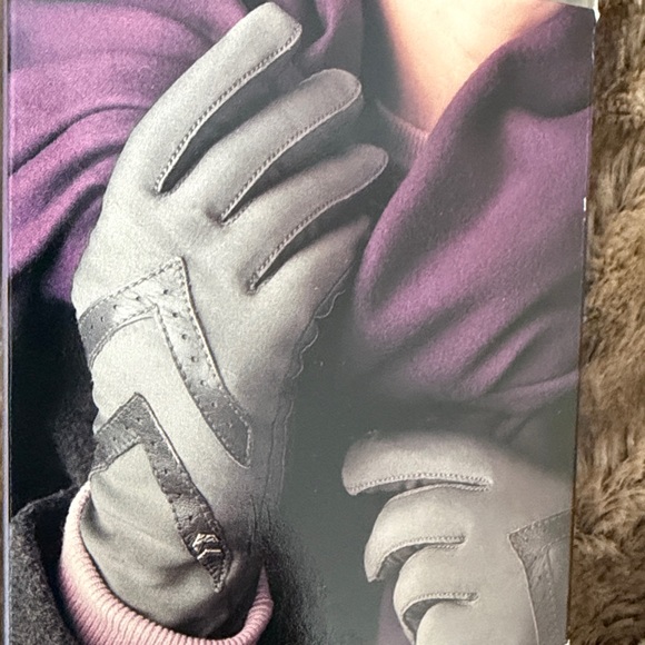 NWT Vintage Isotoner Extra-Warm Women’s Gloves Taupe Brown Easy Wear Easy Care - Picture 2 of 9